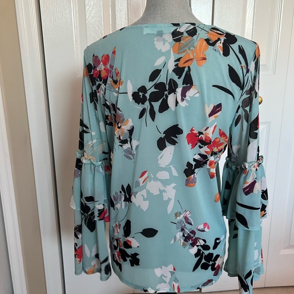 Melanie Lynn Floral Flowy Blouse - Picture 5 of 7
